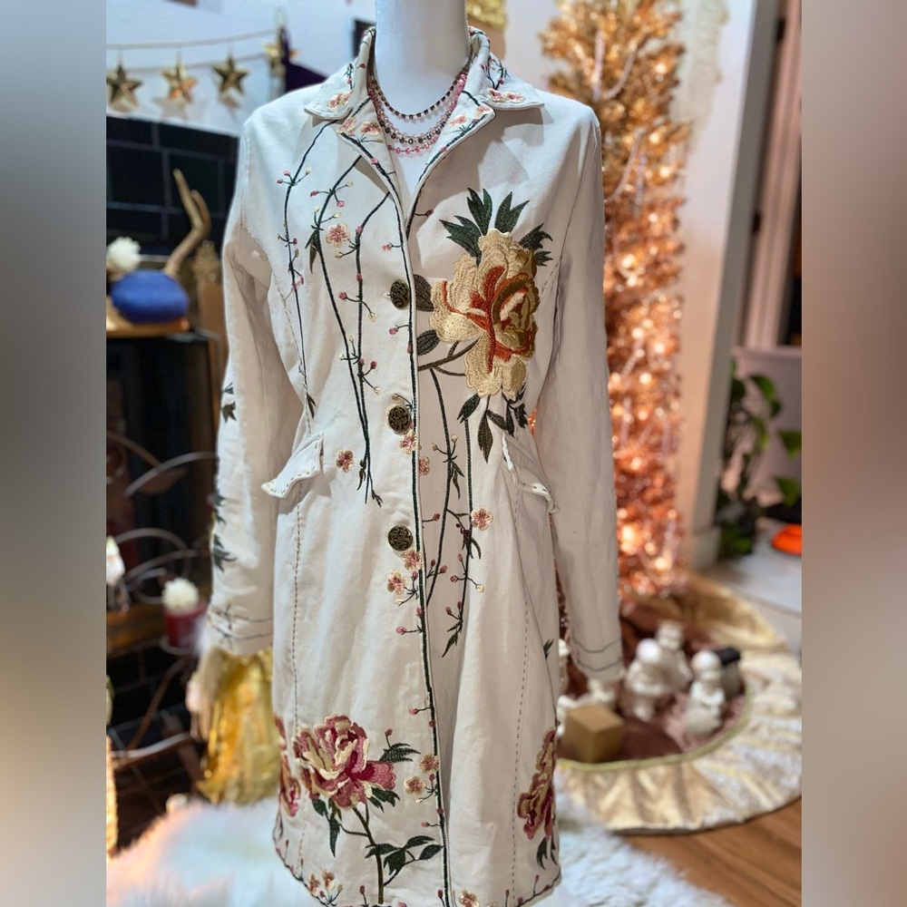 ❌SOLD❌Carmen Couture Embroidered Coat JWLA  Time For Me Style - Picture 9 of 10
